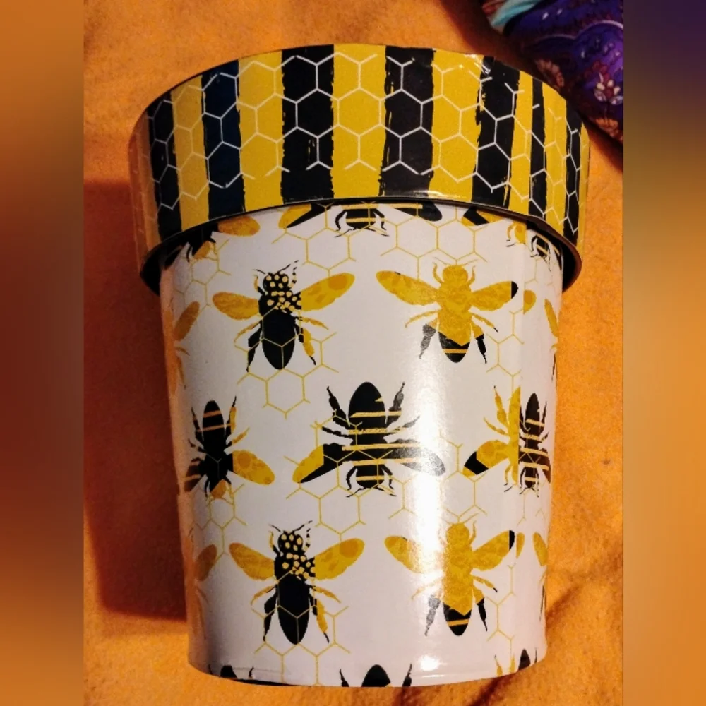 Metal Bee Container - Picture 1 of 2